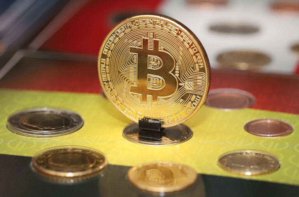 bitcoin, cryptocurrency, portrait, crypto, money, the transaction, the internet, currency, digital, virtual, finance, cryptography, electronic, financial, blockchain, technology, business, cash, exchange, bank, cryptocurrency, crypto, crypto, crypto, crypto, crypto